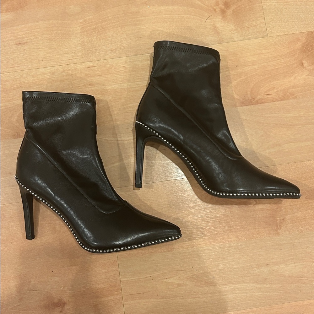 Bar III Women’s Melanay Booties black booties size 7M